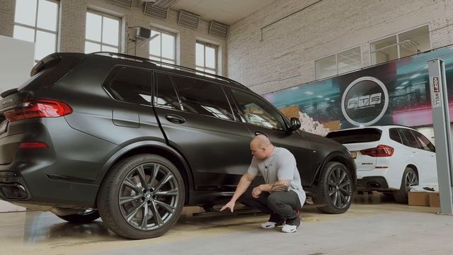 Пороги на BMW X5 / X6 / X7 нового образца с тонкой панелью и удлиненными кронштейнами. смотреть онлайн