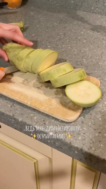 Гречка, отваренная в бульоне, бедро цыпленка в духовке с минимумом специй и кабачки на гриле🤌 смотреть онлайн