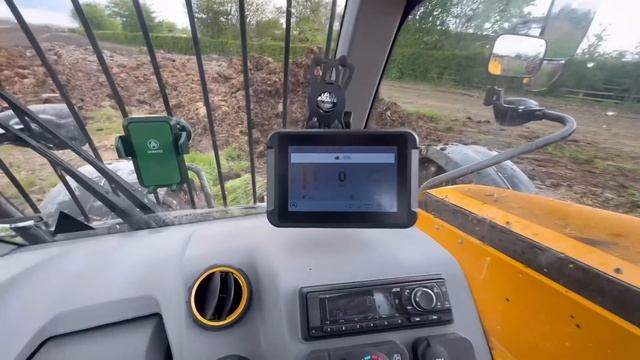 New JCB Gets Tested with Big Day Spreading Muck! Big Micks here too! смотреть онлайн