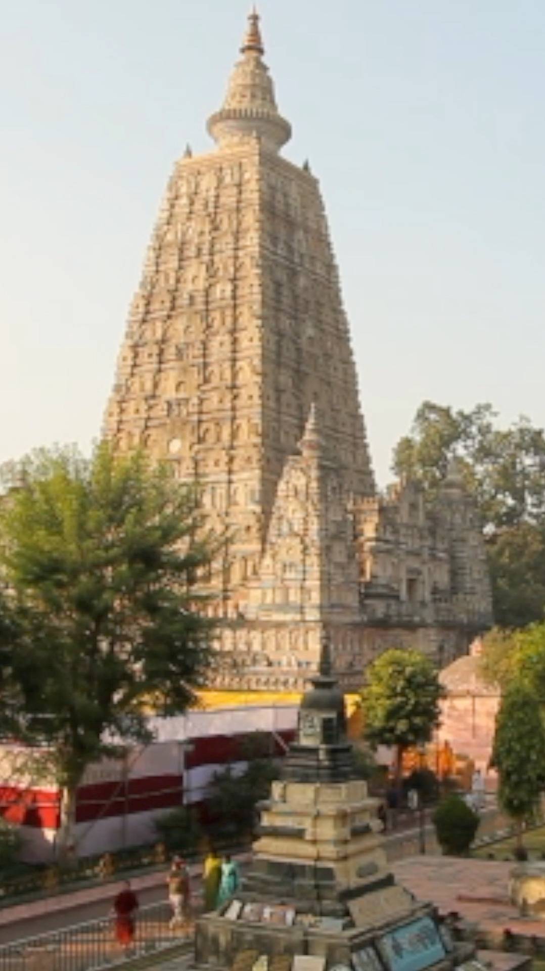 Махабодхи - средневековый буддистский комплекс на северо-востоке Индии в Бодх-Гая смотреть онлайн