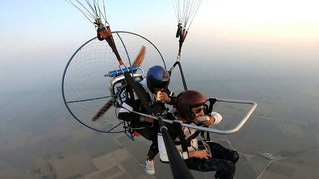 Lunch On 3,000 Ft (First Time In india) Pilot Inder Dhaliwal смотреть онлайн