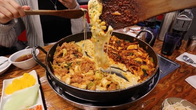 Eating Our Way Through South Korea! *Annyeong* смотреть онлайн