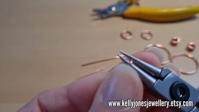 Wire Wrap Hoopy, Dangly Earrings Tutorial By Kelly Jones. смотреть онлайн