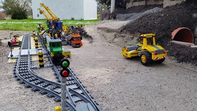 LEGO Терминал погрузки гравия и ворота в сад — для детей смотреть онлайн