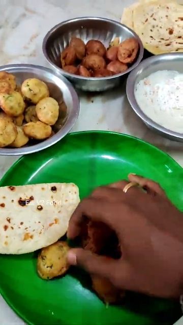 Daily Morning boaring Breakfast 😭 But its different ☺️❤️ kuli paniyaram & idiyappam #shorts смотреть онлайн
