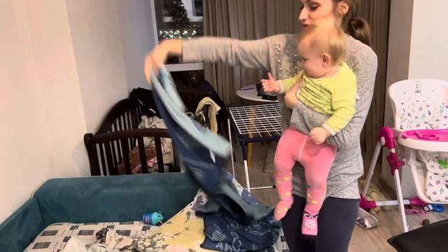 Лили смеётся когда падают вещи 😅 26.12.2021 смотреть онлайн