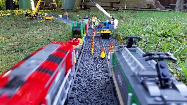 LEGO Грузовой поезд - строительство скоростной железной дороги - для детей смотреть онлайн