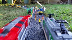 LEGO Грузовой поезд - строительство скоростной железной дороги - для детей