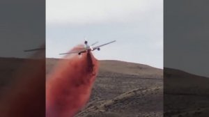 Эпичное появление пожарного самолёта