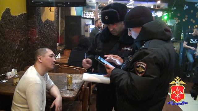 В Новокузнецке полицейские в результате профилактического рейда по барам и ночным клубам смотреть онлайн