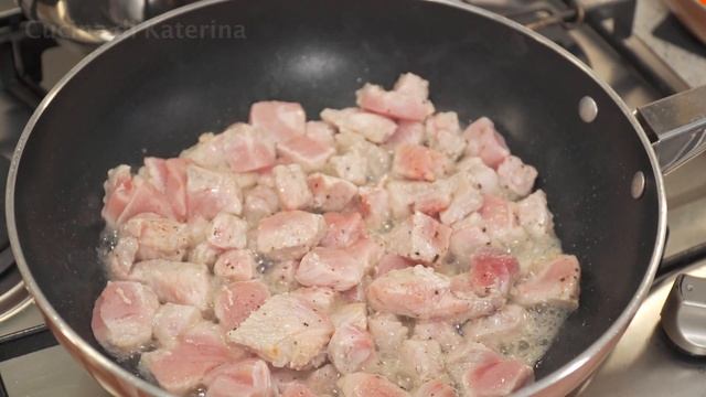 Hai pezzo di carne e patate? Fai questo spezzatino con patate смотреть онлайн