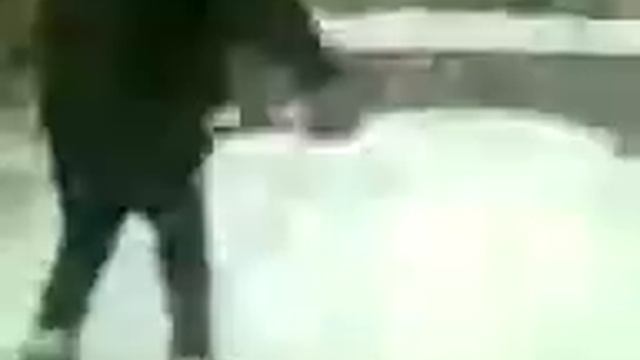 Копия видео "прыгаем с крыши в сугроб с дружбаном" смотреть онлайн