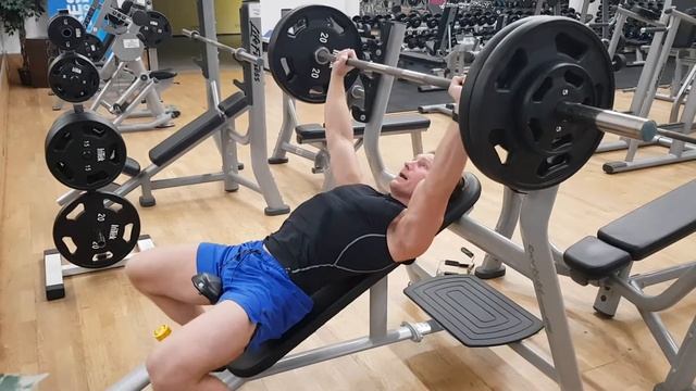 Как я укрепляю связки грудных мышц жимом лёжа. смотреть онлайн