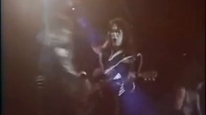 Kiss - Detroit Rock City (с русскими субтитрами)