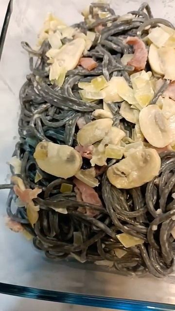 Hidangan Spaghetti Unik Berwarna Hitam: Squit Ink White Mushrooms #Short#VideoShort#Shorts