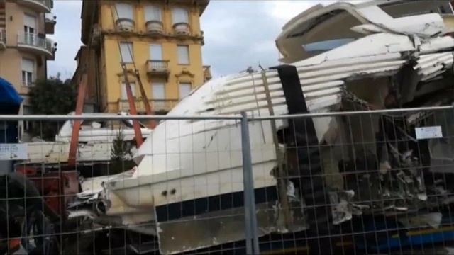 A RAPALLO SI LAVORA ANCORA PER LA RIMOZIONE DEGLI YACHT смотреть онлайн