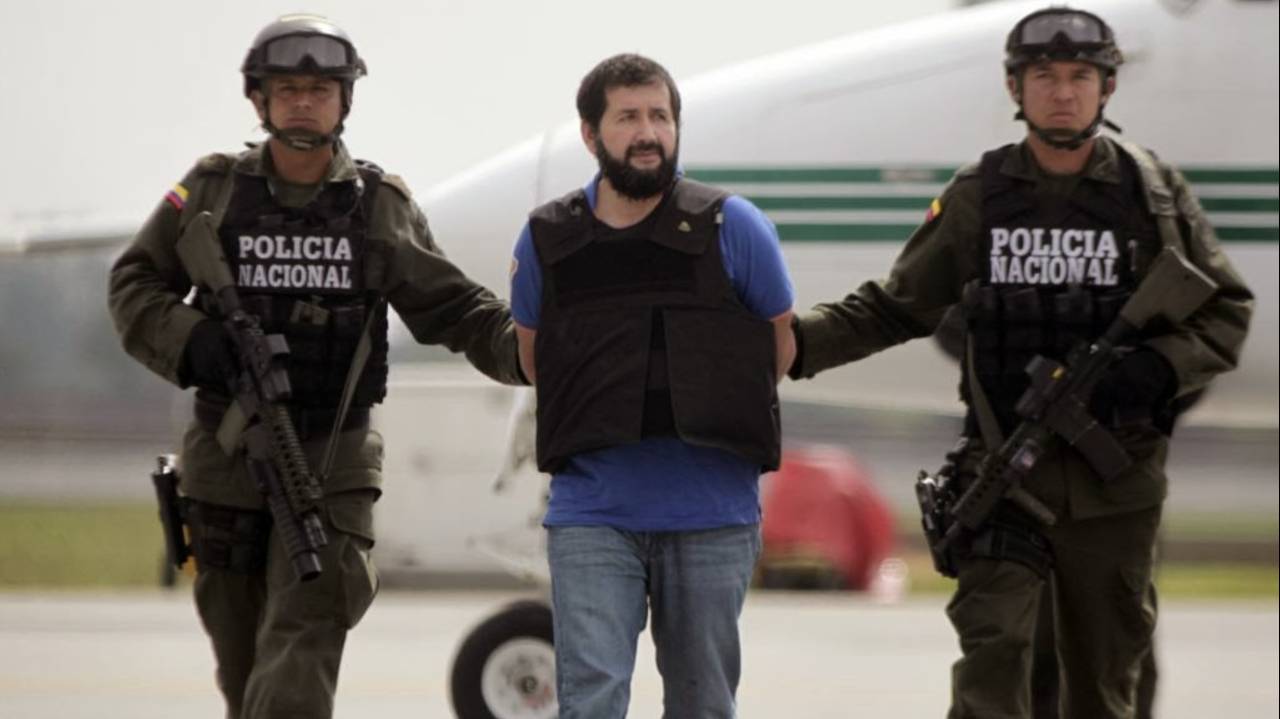 Выдает ли США преступников по запросам России? Учитывая непростую геополитическую обстановку смотреть онлайн