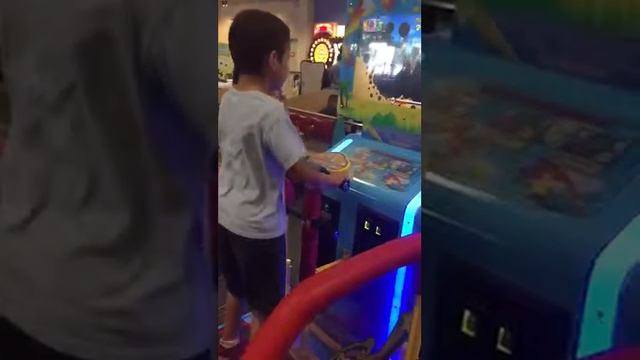 At Chuck E Cheese fun смотреть онлайн
