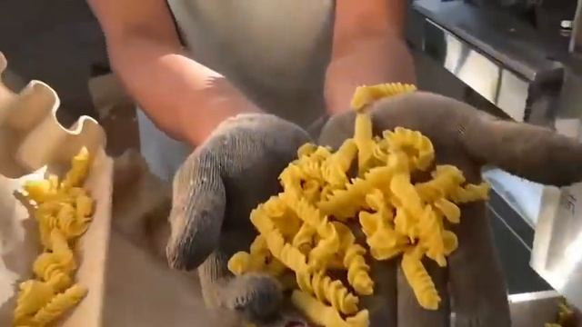 Pasta macaroni machine testing video смотреть онлайн