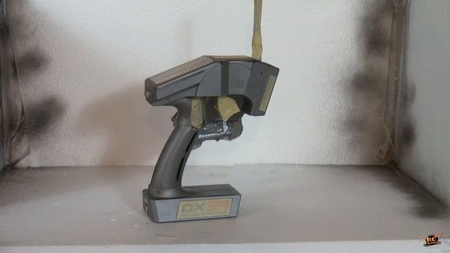 RC ADVENTURES - MOD: How to Paint an RC Transmitter, CHEAP! MODEL: JEM's New Spektrum DX3R Pro смотреть онлайн
