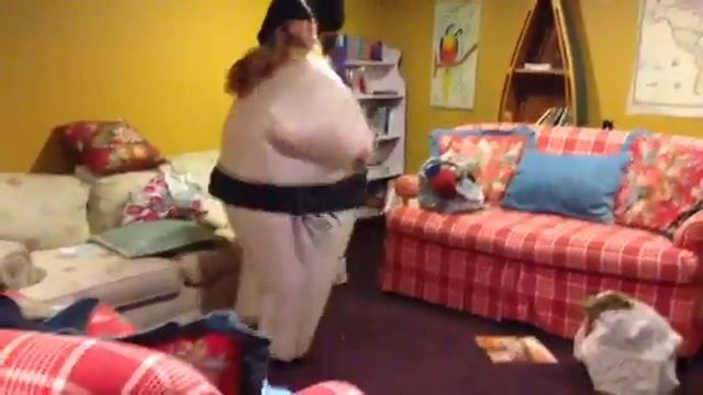 Ally doing just dance in a sumo suit... смотреть онлайн
