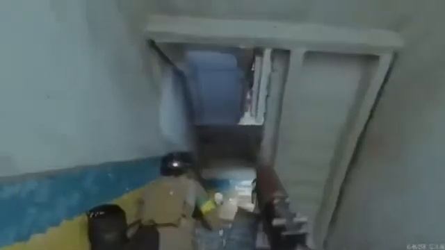 Уличные Бои в Северодонецке. Архивное Видео Бойца Национальной Полиции смотреть онлайн
