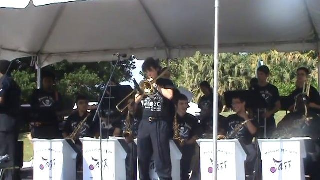 RMEC performing "La Negra - Celia Cruz" смотреть онлайн