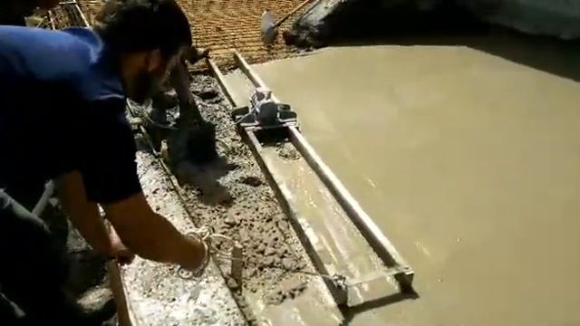 Виброрейка телескопическая, работа по бетону-360p смотреть онлайн