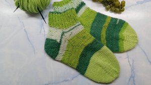 КОРОТКИЕ НОСКИ СПИЦАМИ С ФРАНЦУЗСКОЙ ПЯТКОЙ И ЛЕНТОЧНЫМ ЗАКРЫТИЕМ МЫСКА. МАСТЕР-КЛАСС.