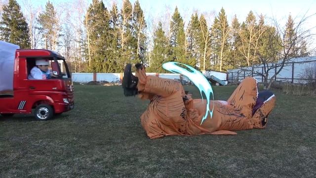 Andrey and children treat their teeth смотреть онлайн