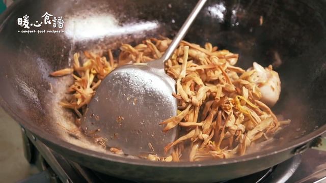 金針雞 Braised Chicken with Dried Lily Flower смотреть онлайн
