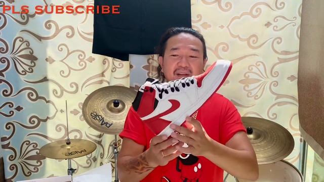 UNBOXING & REVIEW: Nike Air Jordan 1 High OG University Red White Black aka Heritage Shoes 🖤🤍❤️ смотреть онлайн