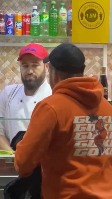 Шаурмист не кинул в мороз #shorts