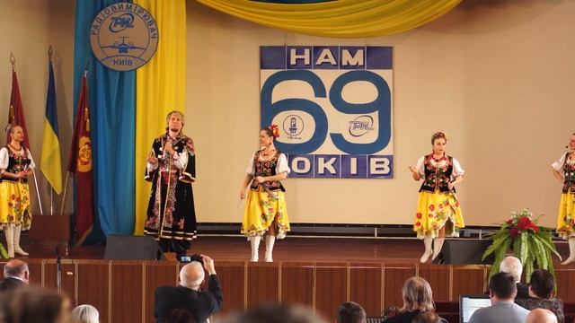 Игра на косах. Театр Песни Джерела