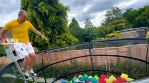 прыгать в кучу кубиков ху ху я так высоко