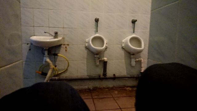 ASMR сру во второй кабинке, пока Директор отчитывает студентов за пропуски смотреть онлайн