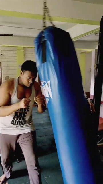 Punching 💪💪💪🤜🤜|Mr Suraj смотреть онлайн