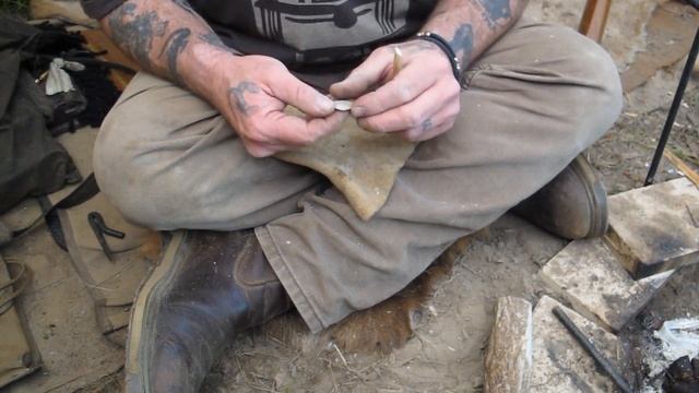 Diary of the Tipi 14 Using an Arrowhead for a Gun Flint.wmv смотреть онлайн
