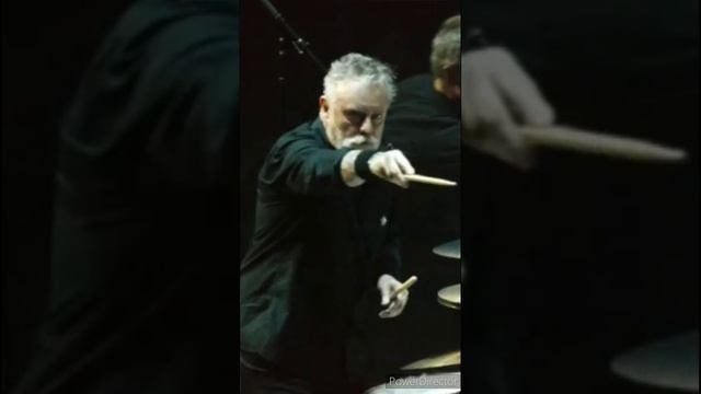 season9. Roger Taylor VS Freddie Mercury/Under Pressure😅 смотреть онлайн