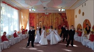 Вальс на балу в детском саду