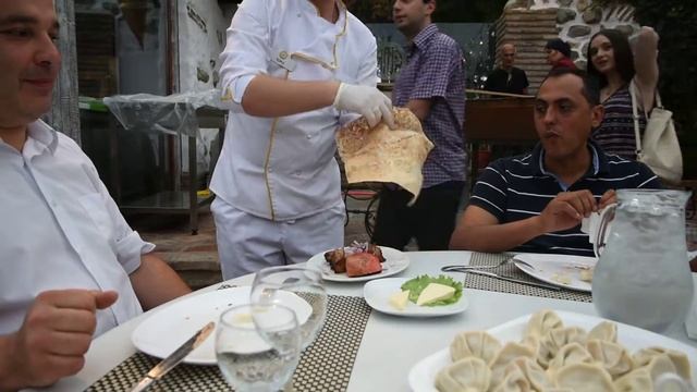 Georgian food - lunch outside Tbilisi, Georgia. July 2015 смотреть онлайн
