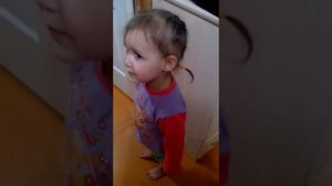 Дочь ставит маму в угол