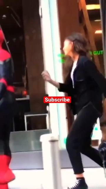 Tom Holland and zendaya are dancing before film Spider-man смотреть онлайн