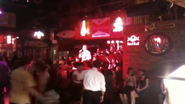Oz Big Band at the Mustang Bar playing Mack the Knife. смотреть онлайн