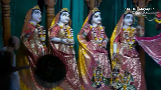 Mangal Arati Sri Dham Mayapur - October 30, 2023 смотреть онлайн