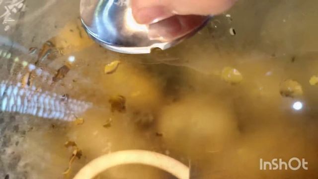 Жареный молодой картофель с чесноком и зеленью смотреть онлайн