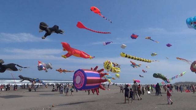 9 NEGARA FESTIVAL LAYANG LAYANG DI PANTAI PARANGKUSUMO BANTUL смотреть онлайн
