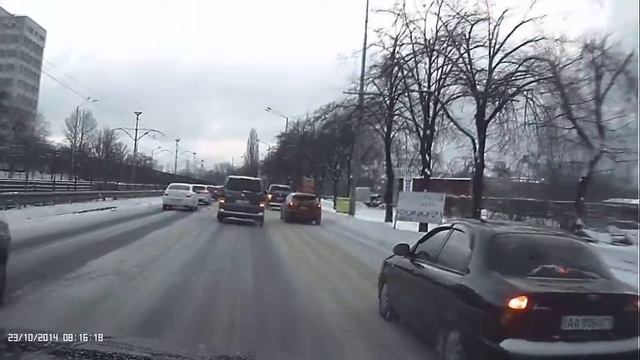 У тошнот в крайнем Л ряду смотреть онлайн