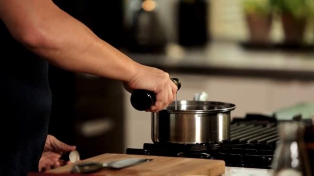 Hawaiian BBQ Chicken and Mexican Street Corn by Anthony Hoy Fong смотреть онлайн