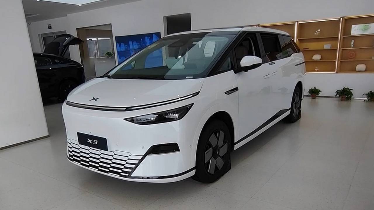 XPeng X9 - привезем из Китая